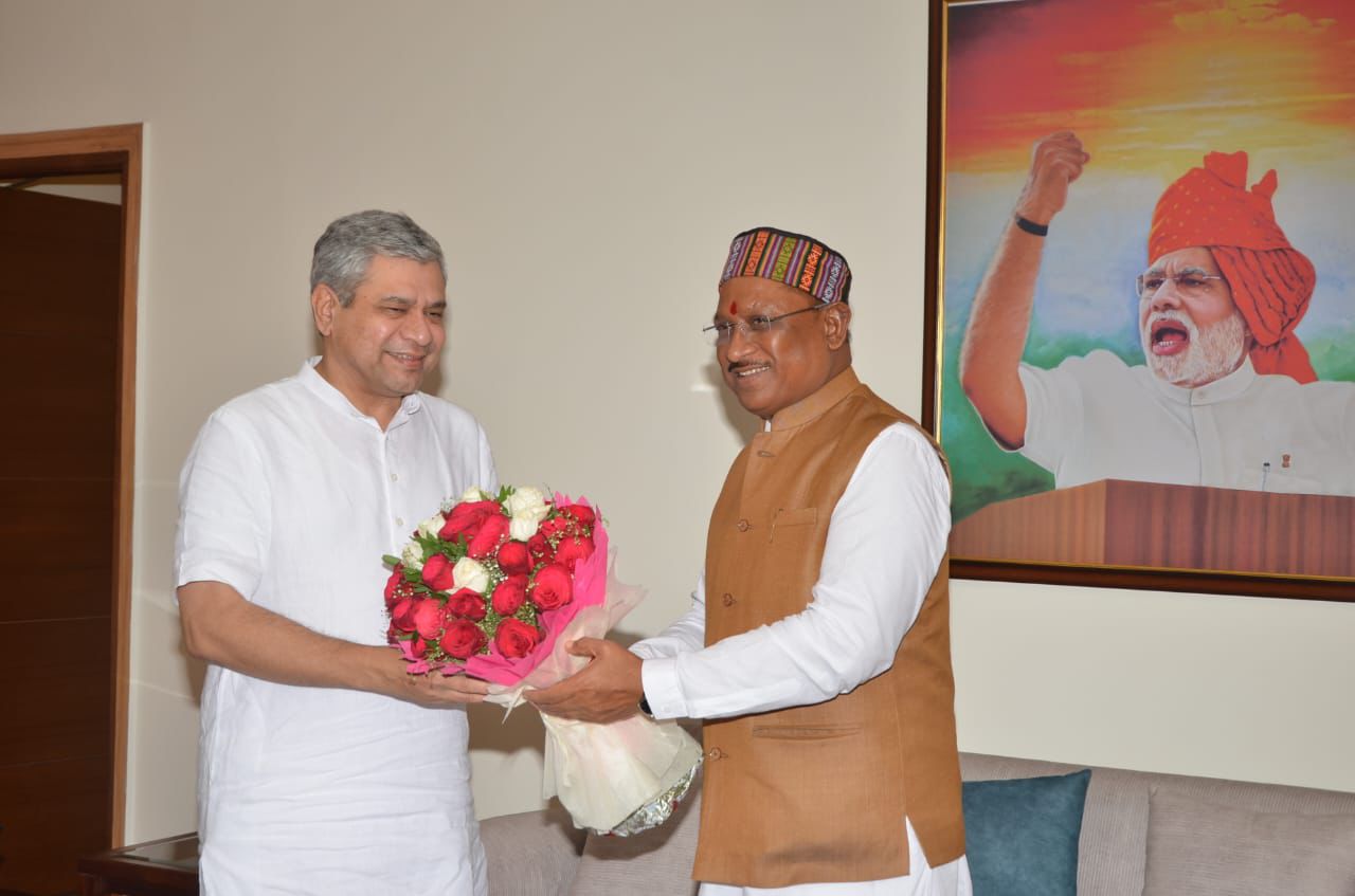 छत्तीसगढ़ के मुख्यमंत्री श्री विष्णु देव साय की केंद्रीय रेल मंत्री श्री अश्विनी वैष्णव के साथ महत्वपूर्ण बैठक